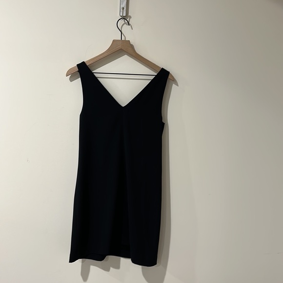 • Babaton Aritzia • Women’s Louis V Neck Shift Slip Mini Dress Black 2 - Picture 3 of 5